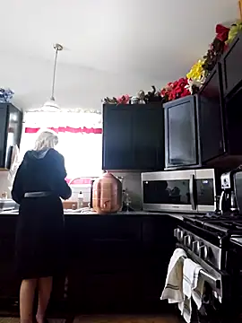 ScarletCallings420 online show from November 8, 2025, 7:28 pm