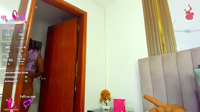 CristinSexy online show from December 1, 2025, 10:49 am