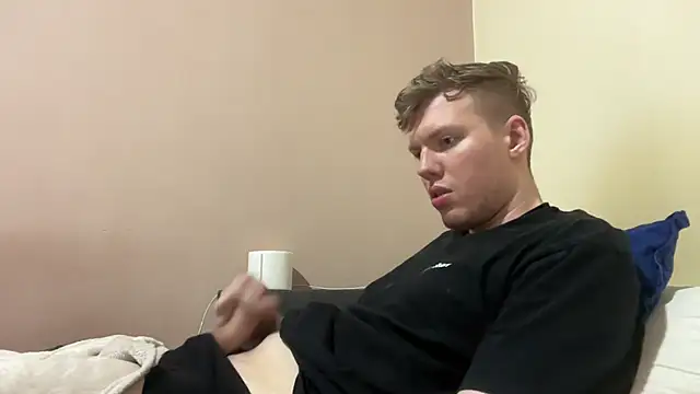 Snapshot of sexybooii6968 chatting on February 17, 2026, 3:53 pm sexybooii6968 online show from February 17, 2026, 3:53 pm