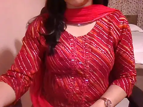 Snapshot of Pinky_4 chatting on February 4, 2026, 5:52 pm Pinky 4 online show from February 4, 2026, 5:52 pm