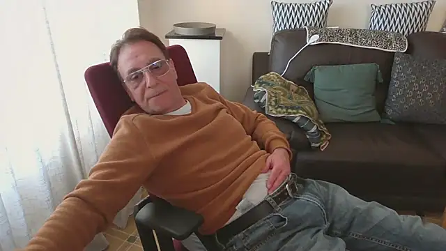 Snapshot of HETEREOMAN chatting on April 3, 2026, 4:46 pm HETEREOMAN online show from April 3, 2026, 4:46 pm