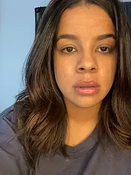 trianawhite online show from March 3, 2025, 9:59 pm