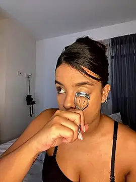 trianawhite online show from December 2, 2024, 9:01 pm