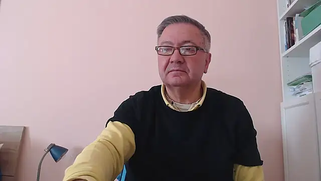 Snapshot of YOU6me chatting on November 13, 2025, 8:40 am YOU6me online show from November 13, 2025, 8:40 am