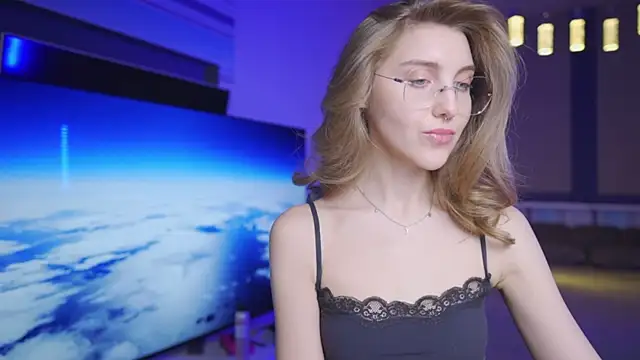 CassiaBlade1 online show from April 11, 2026, 4:32 pm