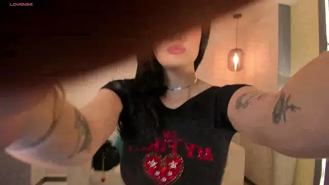 AnaDurant online show from November 19, 2025, 7:03 pm