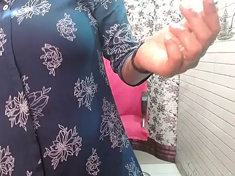 LovingPihu online show from November 2, 2025, 5:45 am