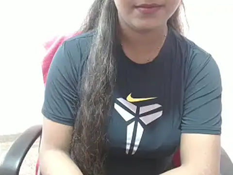 Snapshot of LovingPihu chatting on March 13, 2025, 5:00 am LovingPihu online show from March 13, 2025, 5:00 am