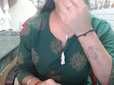 LovingPihu online show from April 6, 2026, 5:08 am