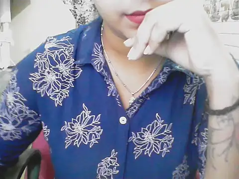 Snapshot of LovingPihu chatting on June 14, 2026, 5:41 am LovingPihu online show from June 14, 2026, 5:41 am