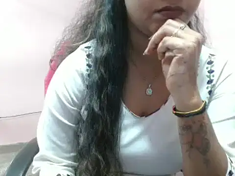 Snapshot of LovingPihu chatting on March 4, 2025, 11:51 am LovingPihu online show from March 4, 2025, 11:51 am