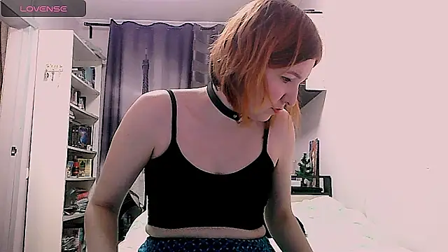 BrattyFoxyGirl online show from January 24, 2025, 12:41 pm