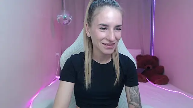 Snapshot of DeboraHorny chatting on May 17, 2026, 6:13 am DeboraHorny online show from May 17, 2026, 6:13 am