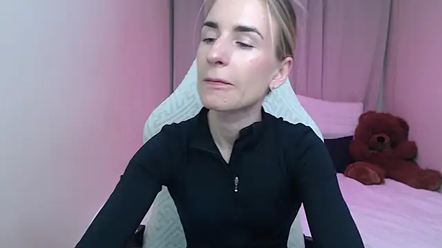Snapshot of DeboraHorny chatting on April 24, 2026, 6:15 am DeboraHorny online show from April 24, 2026, 6:15 am