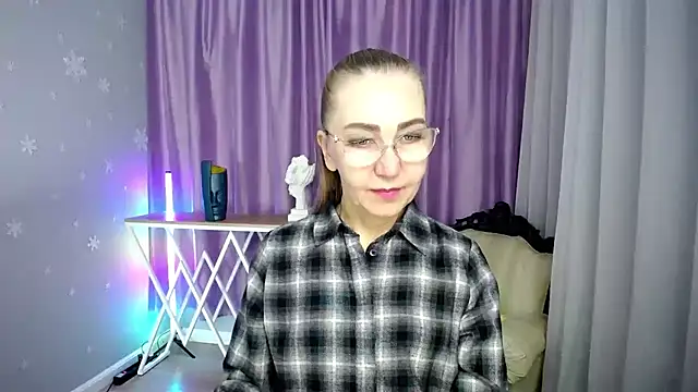 queen a n i online show from September 28, 2025, 9:27 am