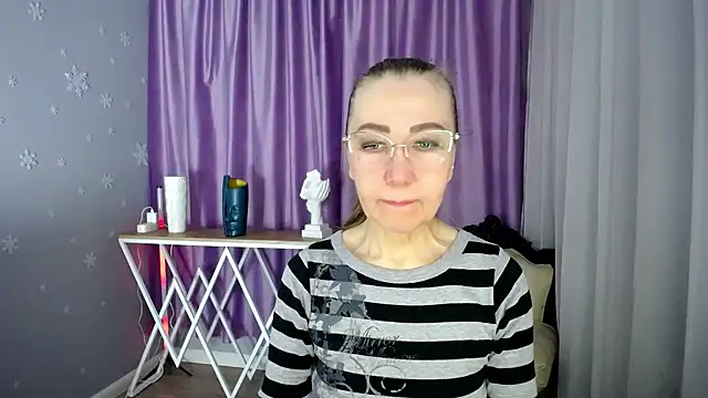 queen a n i online show from March 8, 2025, 8:55 am