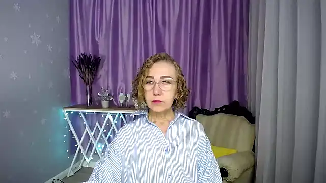 Snapshot of queen_a_n_i chatting on July 22, 2026, 6:15 am queen a n i online show from July 22, 2026, 6:15 am