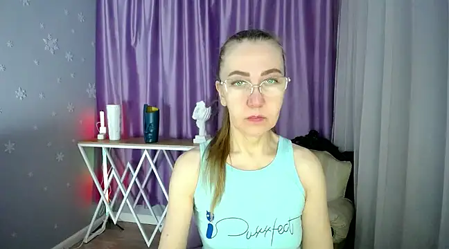 queen a n i online show from February 28, 2025, 7:05 am