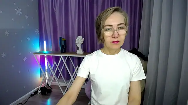 queen a n i online show from October 17, 2025, 7:22 am