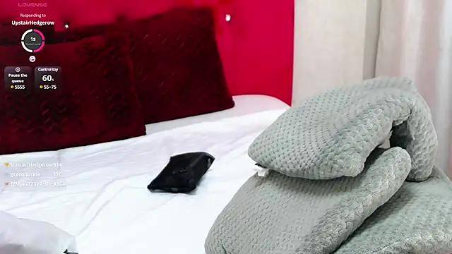 LoraDelNiro online show from March 9, 2025, 6:00 pm