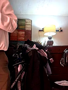 Snapshot of Torresmor chatting on December 4, 2025, 4:44 am Torresmor online show from December 4, 2025, 4:44 am