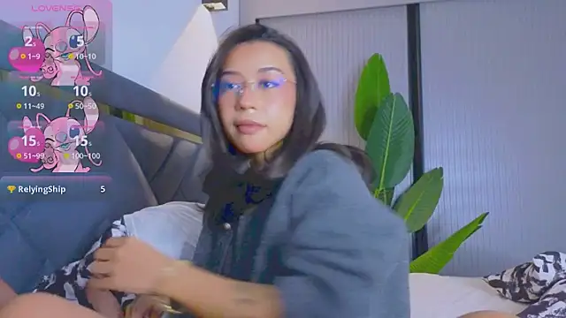 Mia Tin online show from November 14, 2025, 4:43 pm