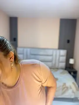 EYMI TOMSOM online show from October 7, 2025, 10:49 am