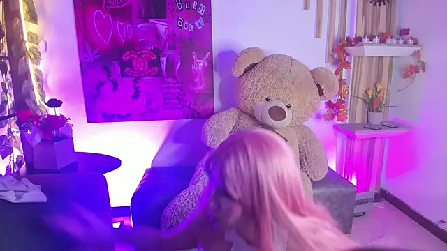  liathompsom09 online show from December 17, 2025, 9:53 pm