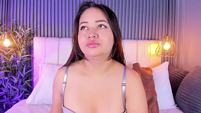 Snapshot of AnaisClark chatting on April 7, 2026, 11:23 am AnaisClark online show from April 7, 2026, 11:23 am