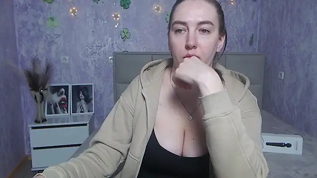 KaleyReed online show from March 17, 2025, 10:49 am