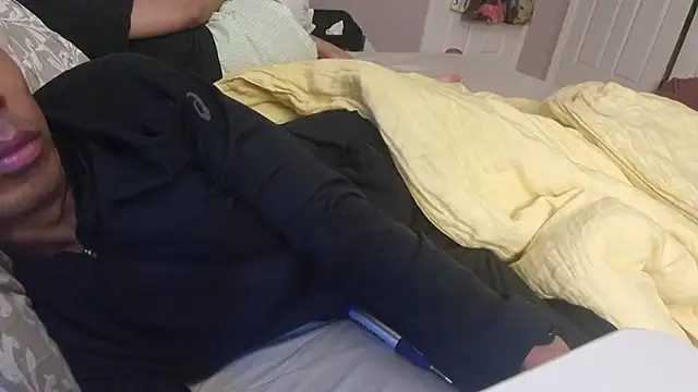 Snapshot of AmateurGuy23 chatting on November 24, 2025, 5:13 pm AmateurGuy23 online show from November 24, 2025, 5:13 pm