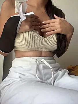 DulceMya6 online show from June 18, 2026, 2:33 pm