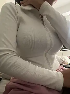 DulceMya6 online show from May 27, 2026, 12:56 pm