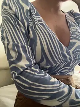 DulceMya6 online show from May 25, 2026, 12:15 pm