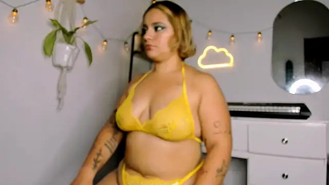 Snapshot of susy_angel chatting on March 6, 2025, 12:32 am susy angel online show from March 6, 2025, 12:32 am