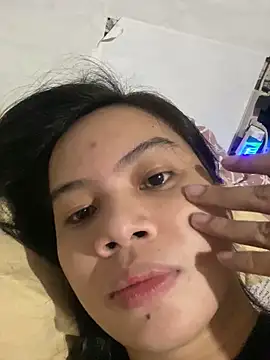 Snapshot of Hebefemme chatting on March 8, 2025, 5:43 pm Hebefemme online show from March 8, 2025, 5:43 pm