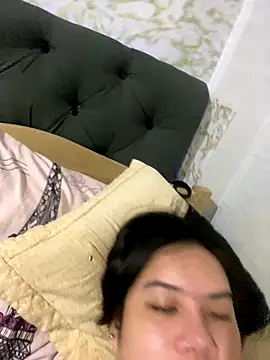 Snapshot of Hebefemme chatting on December 16, 2025, 7:29 pm Hebefemme online show from December 16, 2025, 7:29 pm