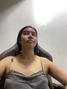 Snapshot of Hebefemme chatting on February 18, 2026, 11:06 am Hebefemme online show from February 18, 2026, 11:06 am