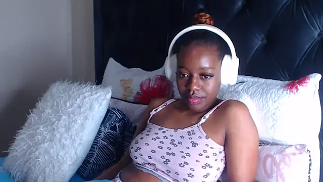Sexynaughty Gal online show from July 18, 2026, 1:14 am
