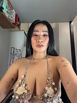 Snapshot of AsianMilfSheryl chatting on April 25, 2026, 7:44 am AsianMilfSheryl online show from April 25, 2026, 7:44 am