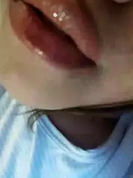 Srishtijain51 online show from February 3, 2025, 5:14 pm