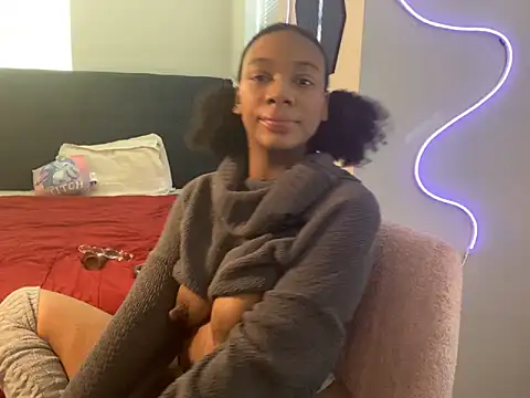 Snapshot of EatSweetMolly chatting on March 2, 2025, 12:47 pm EatSweetMolly online show from March 2, 2025, 12:47 pm