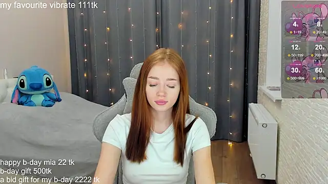 Snapshot of Hot_Mia_ chatting on January 21, 2025, 12:29 pm Hot Mia online show from January 21, 2025, 12:29 pm