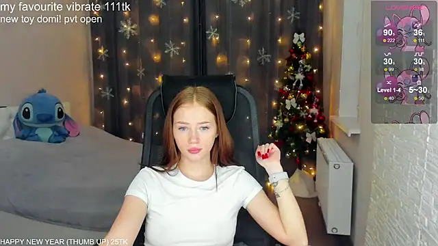 Snapshot of Hot_Mia_ chatting on December 12, 2024, 2:00 pm Hot Mia online show from December 12, 2024, 2:00 pm