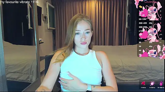 Snapshot of Hot_Mia_ chatting on September 27, 2025, 11:49 am Hot Mia online show from September 27, 2025, 11:49 am