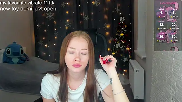 Snapshot of Hot_Mia_ chatting on December 8, 2024, 12:19 pm Hot Mia online show from December 8, 2024, 12:19 pm