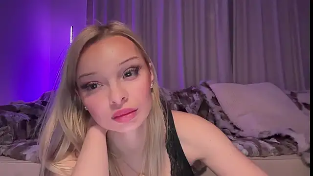 Snapshot of HannaXLove chatting on December 3, 2025, 5:01 pm HannaXLove online show from December 3, 2025, 5:01 pm