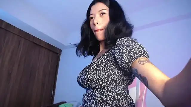 Snapshot of maggie_kay chatting on October 1, 2025, 4:00 pm maggie kay online show from October 1, 2025, 4:00 pm