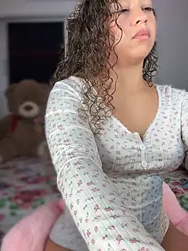 Snapshot of Shara_dreams chatting on March 15, 2025, 11:39 pm Shara dreams online show from March 15, 2025, 11:39 pm