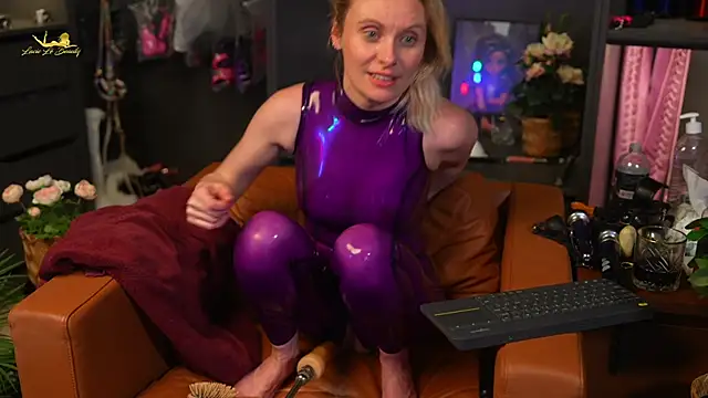 Snapshot of lacie_le_beauty chatting on February 10, 2025, 8:53 pm lacie le beauty online show from February 10, 2025, 8:53 pm